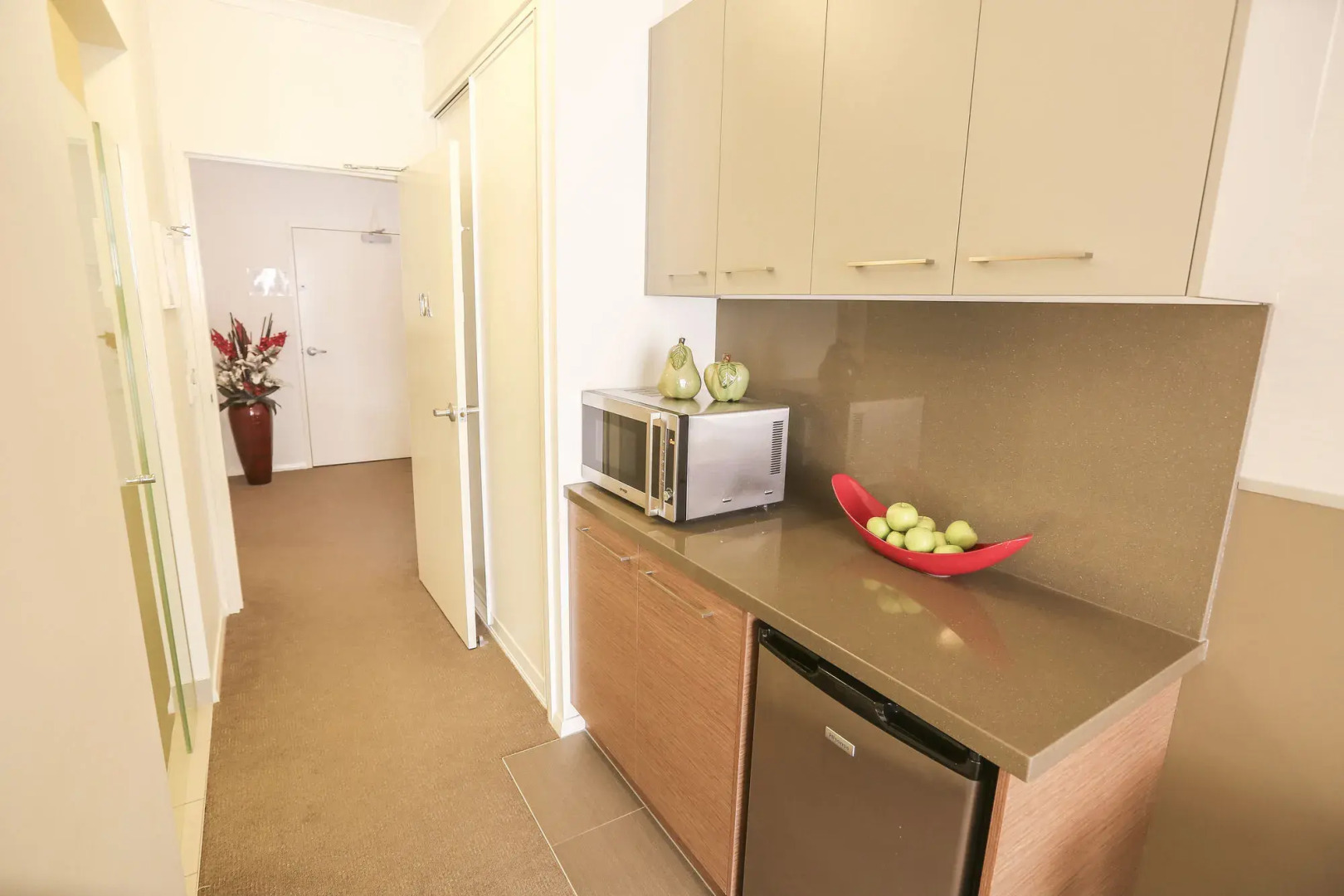 Indulge Apartments - Ontario