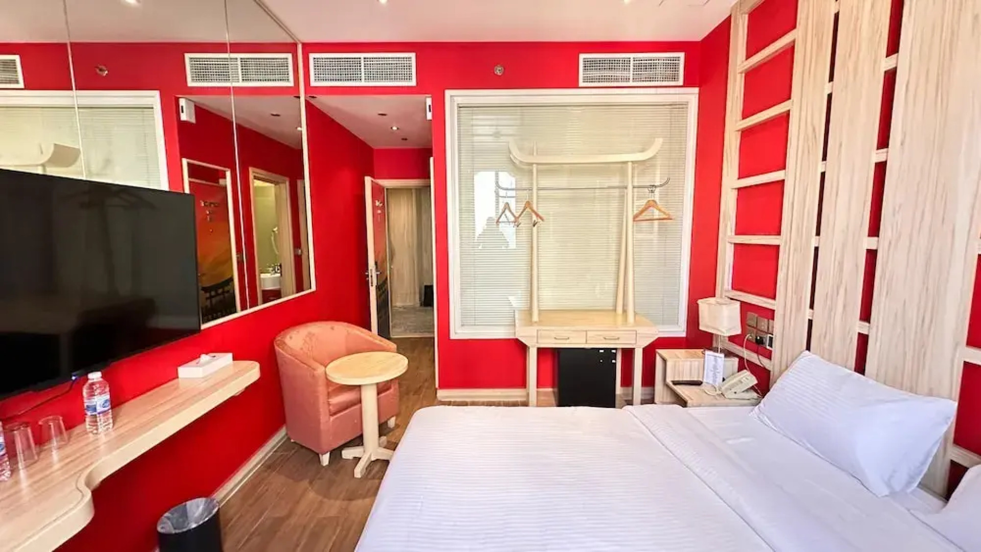 Отель Reflections Hotel