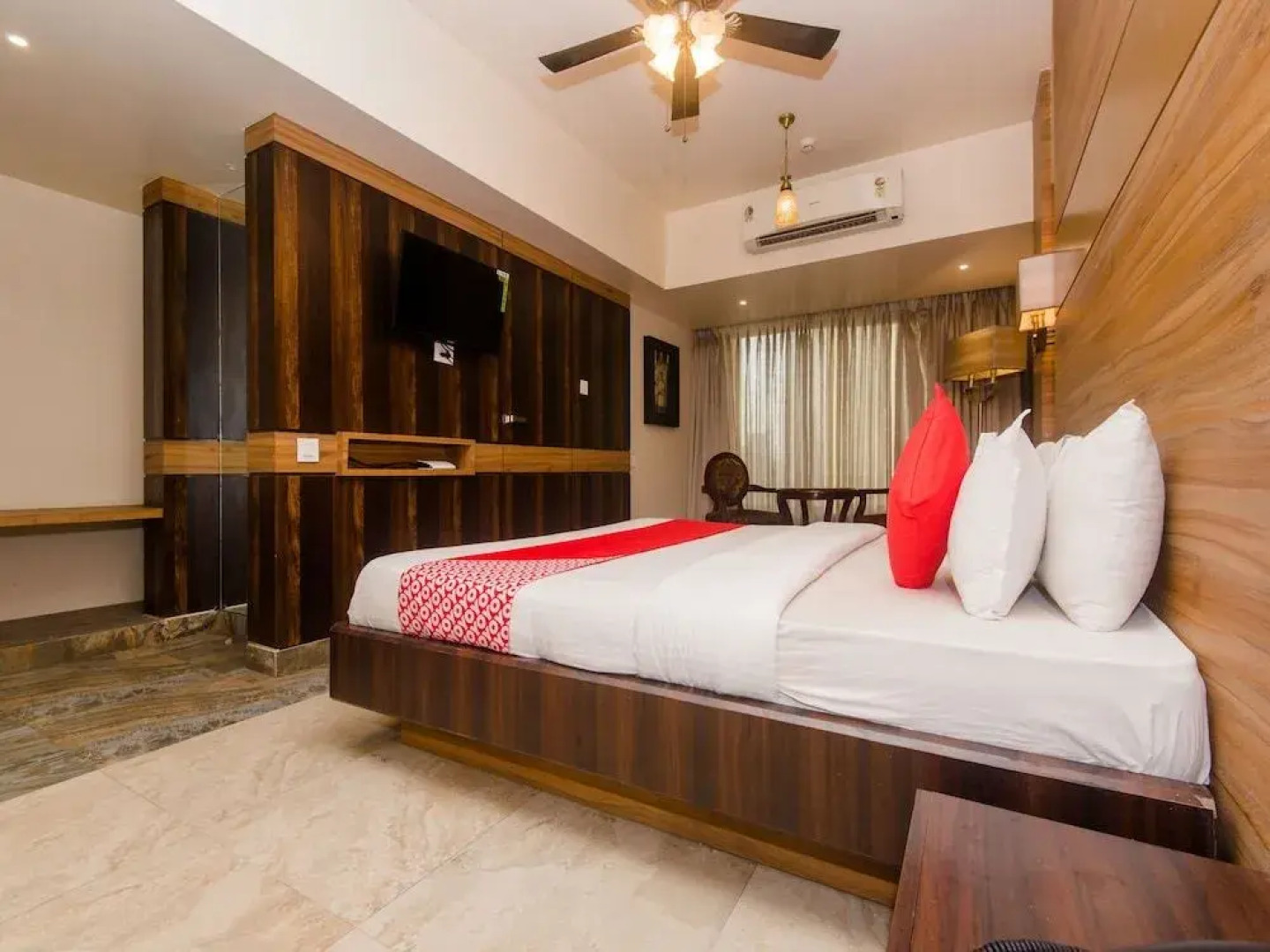 OYO 14699 Hotel Nakshatra Regency