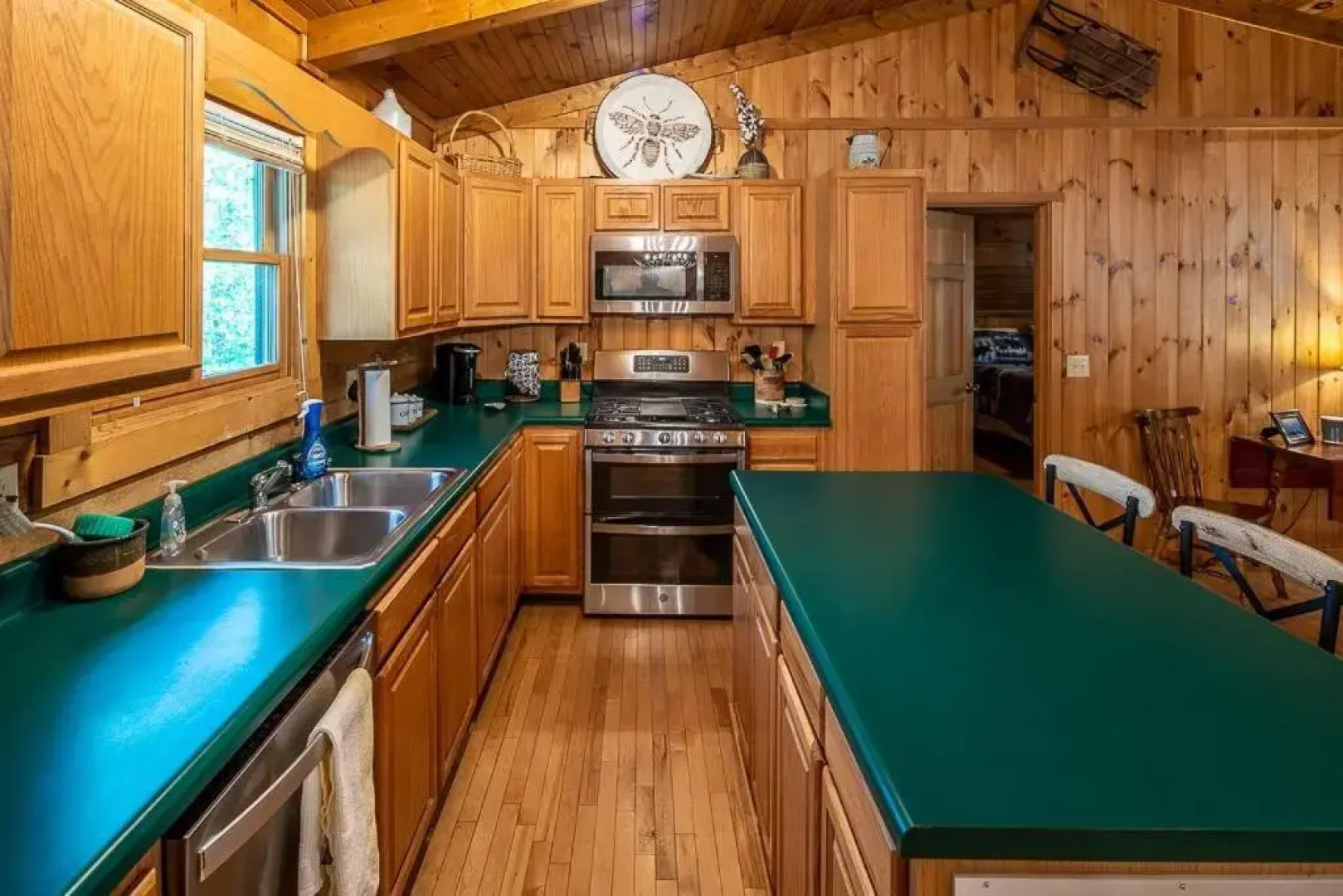 Cozy ‘Grey Fox’ Cabin Between Boone & Blowing Rock