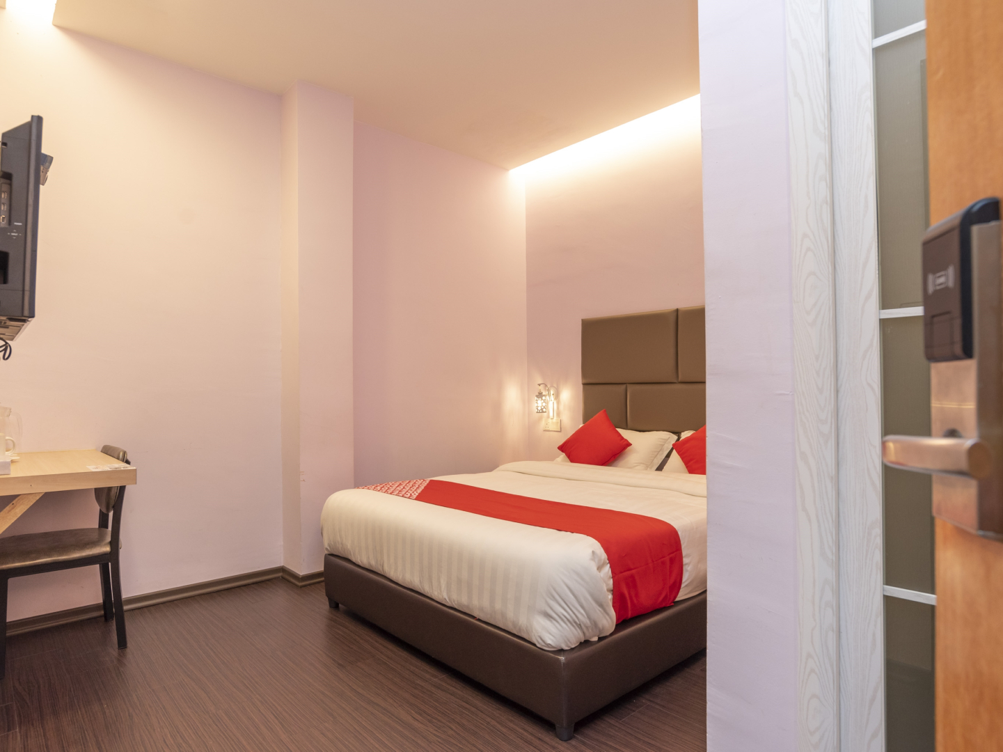OYO 89423 Zenz Hotel