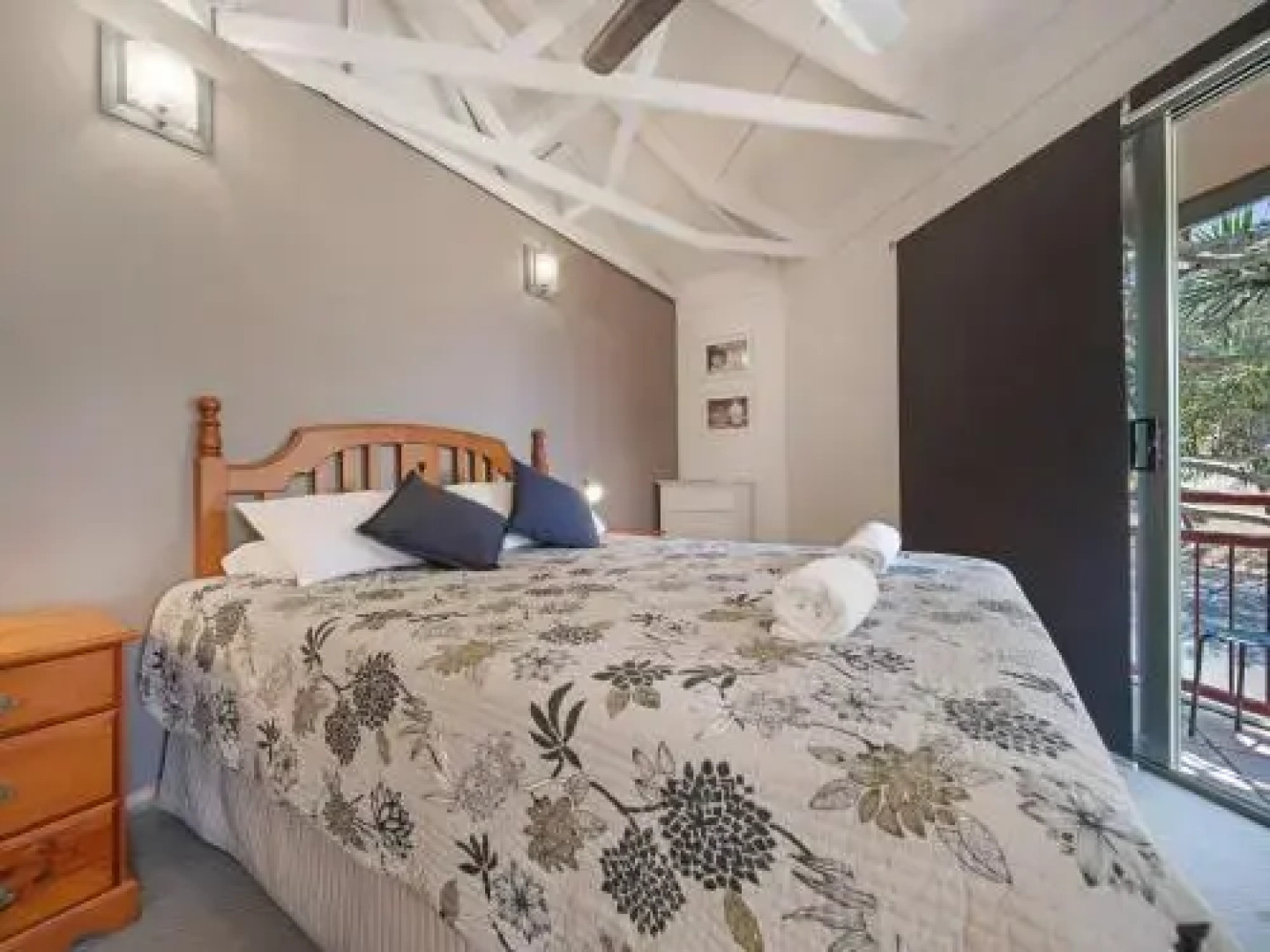 16 Pt Lookout Beach Resort