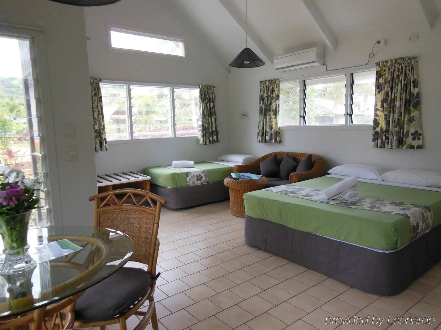 Lagoon Breeze Villas