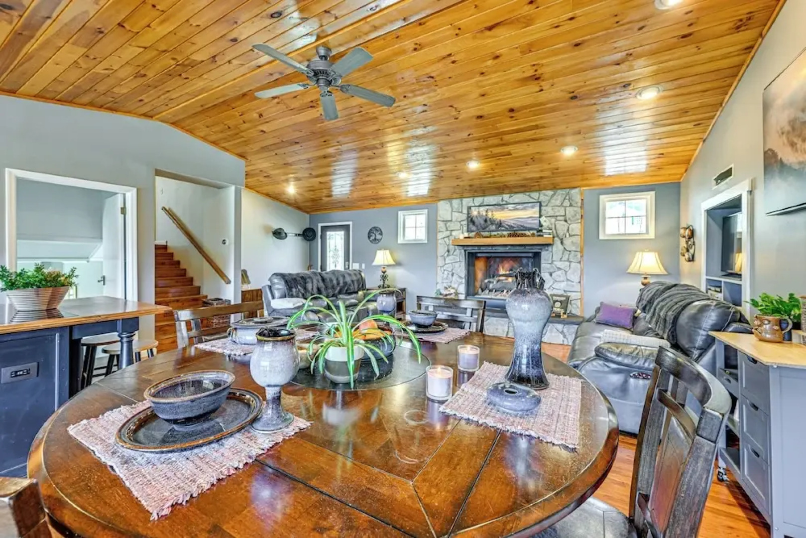 Lakefront Cabin Retreat w/ Dock in Robbinsville!