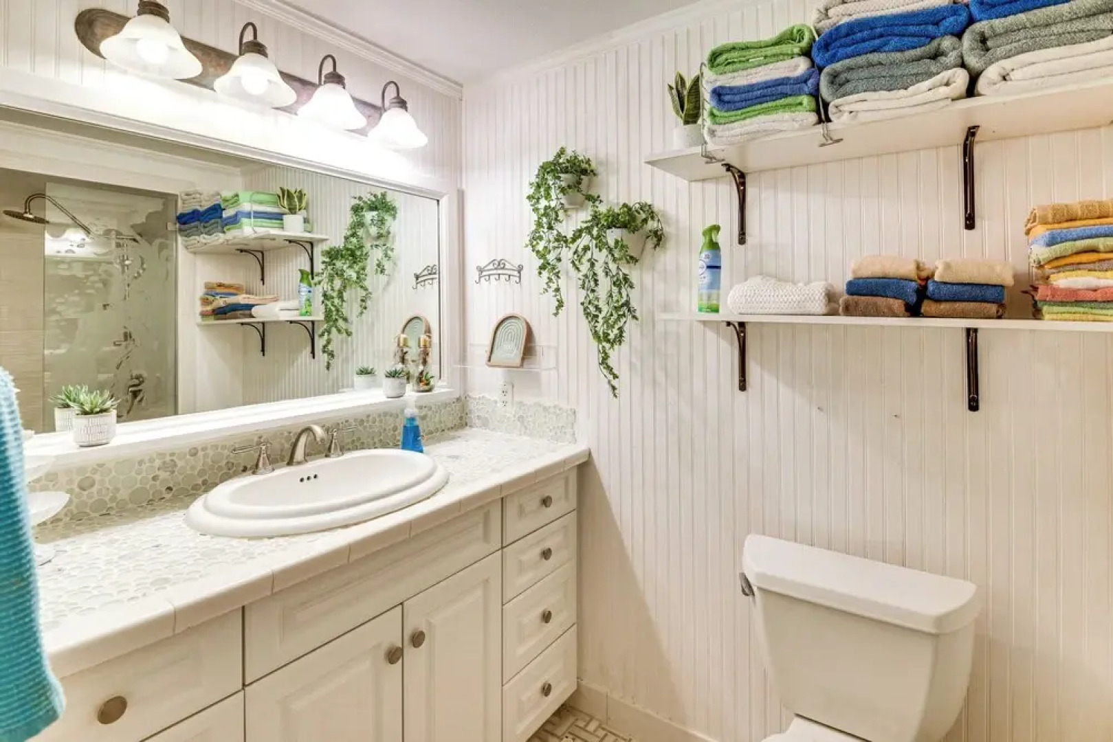 < 1 Mi to Boat Ramp: Canal-front Retreat in Astor!