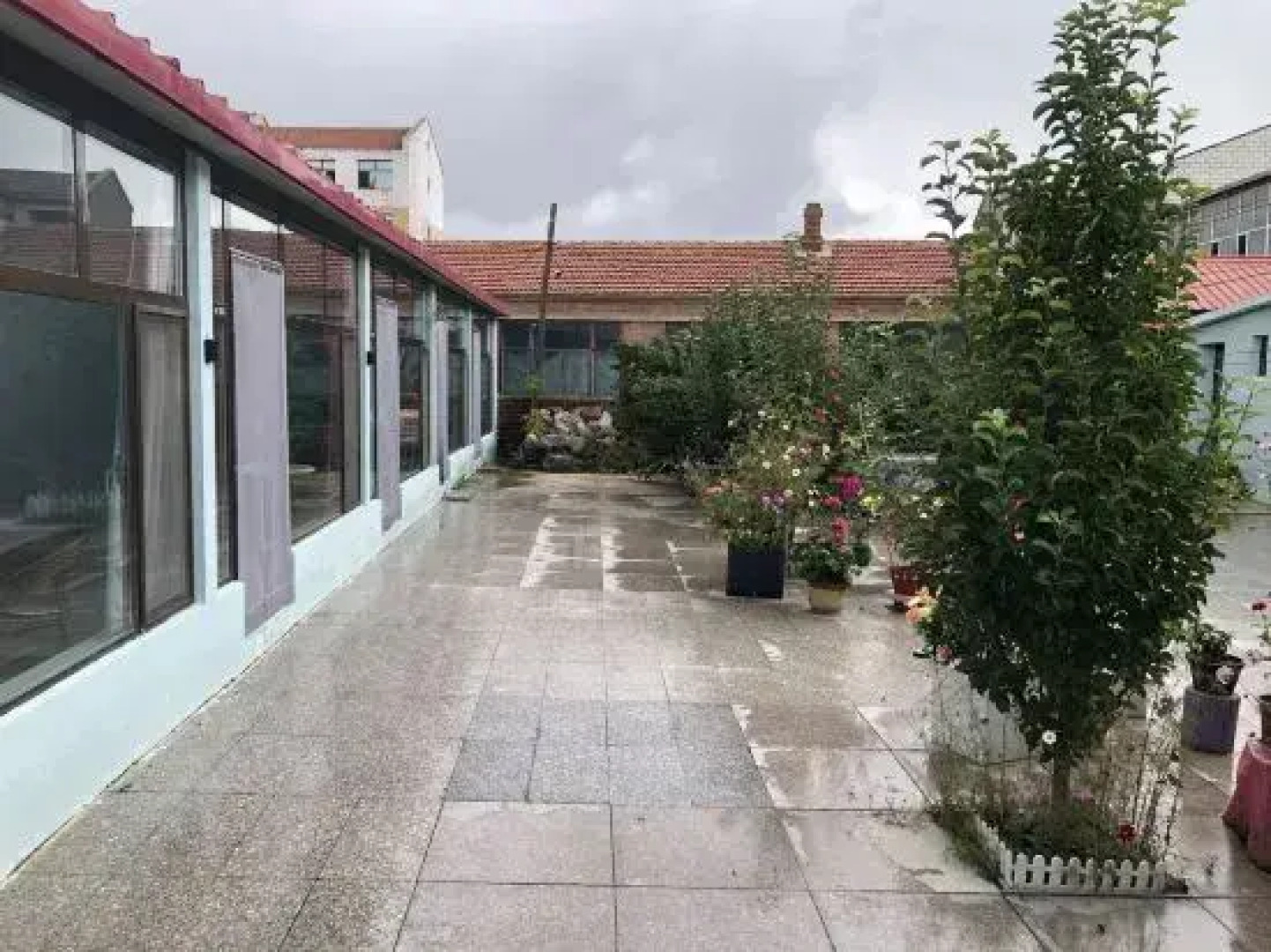 Liuji Family Hotel, Dolun