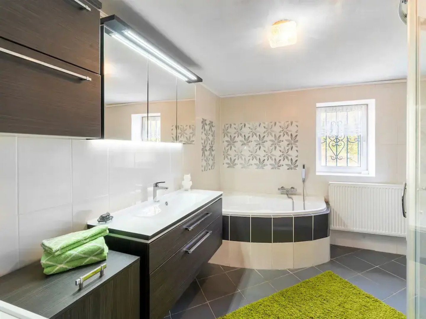 Secluded Holiday Home in Kraslice with Sauna, bubble bath