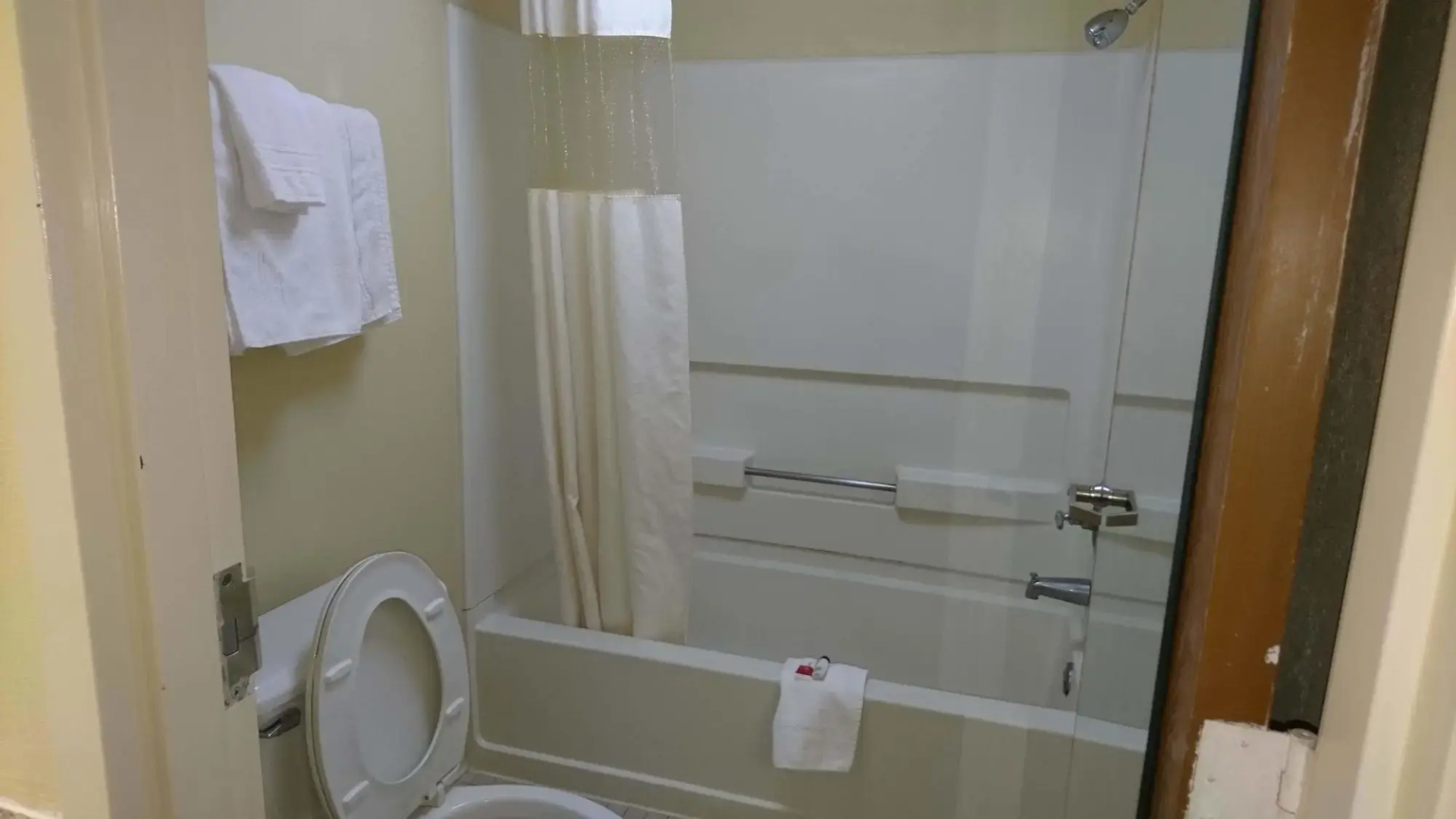 Travelodge by Wyndham Knoxville East