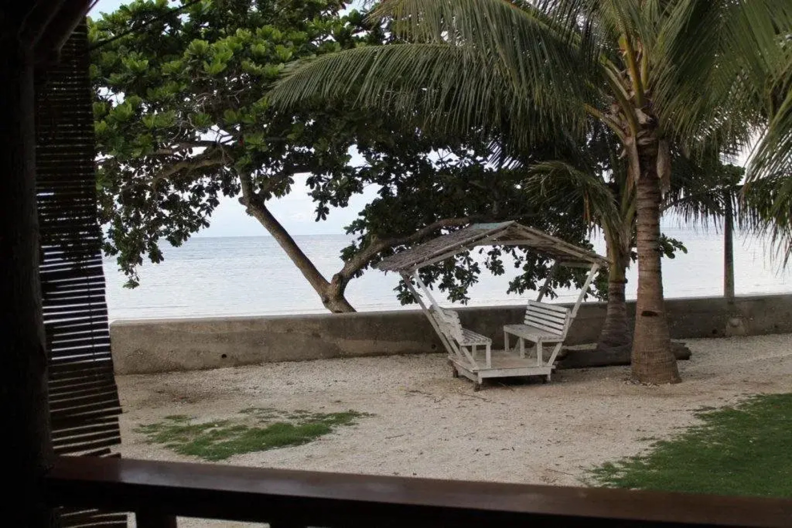 Cliff Side Beach Resort & Cottages