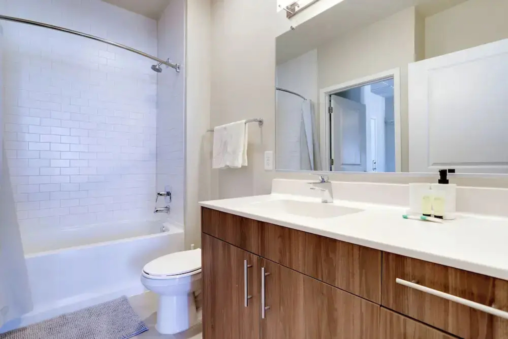 Spacious Apartment in Alexandria