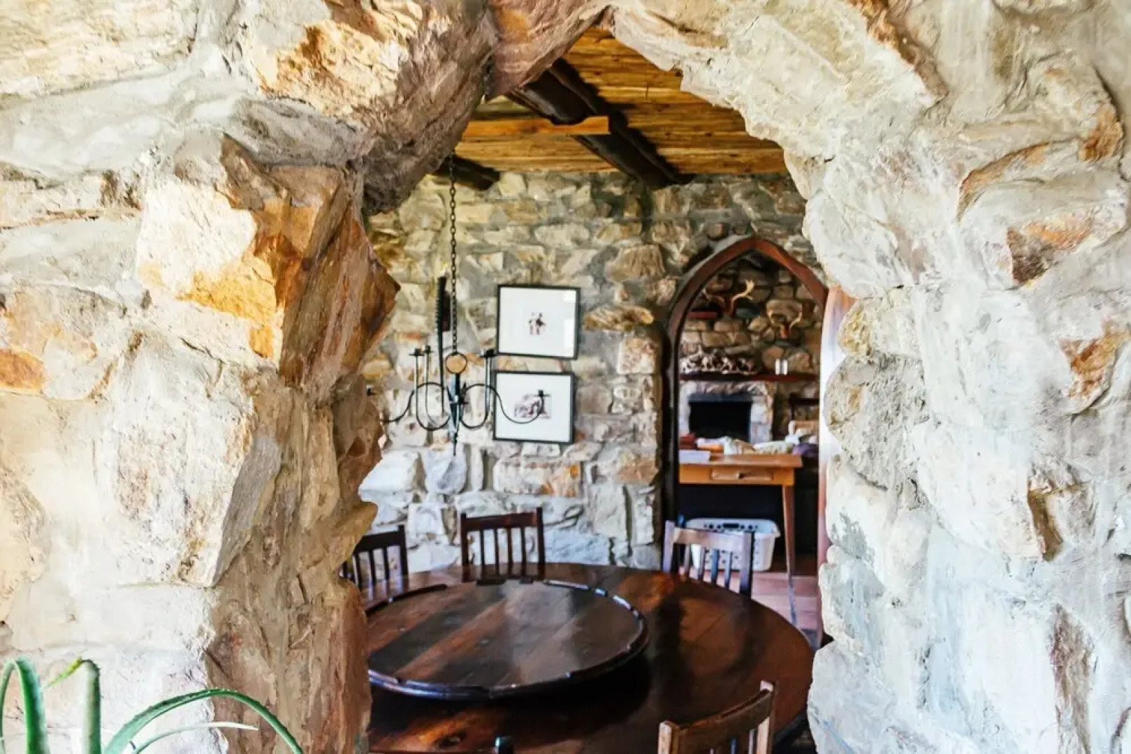 Buccara Noetzie - Lindsay Castle