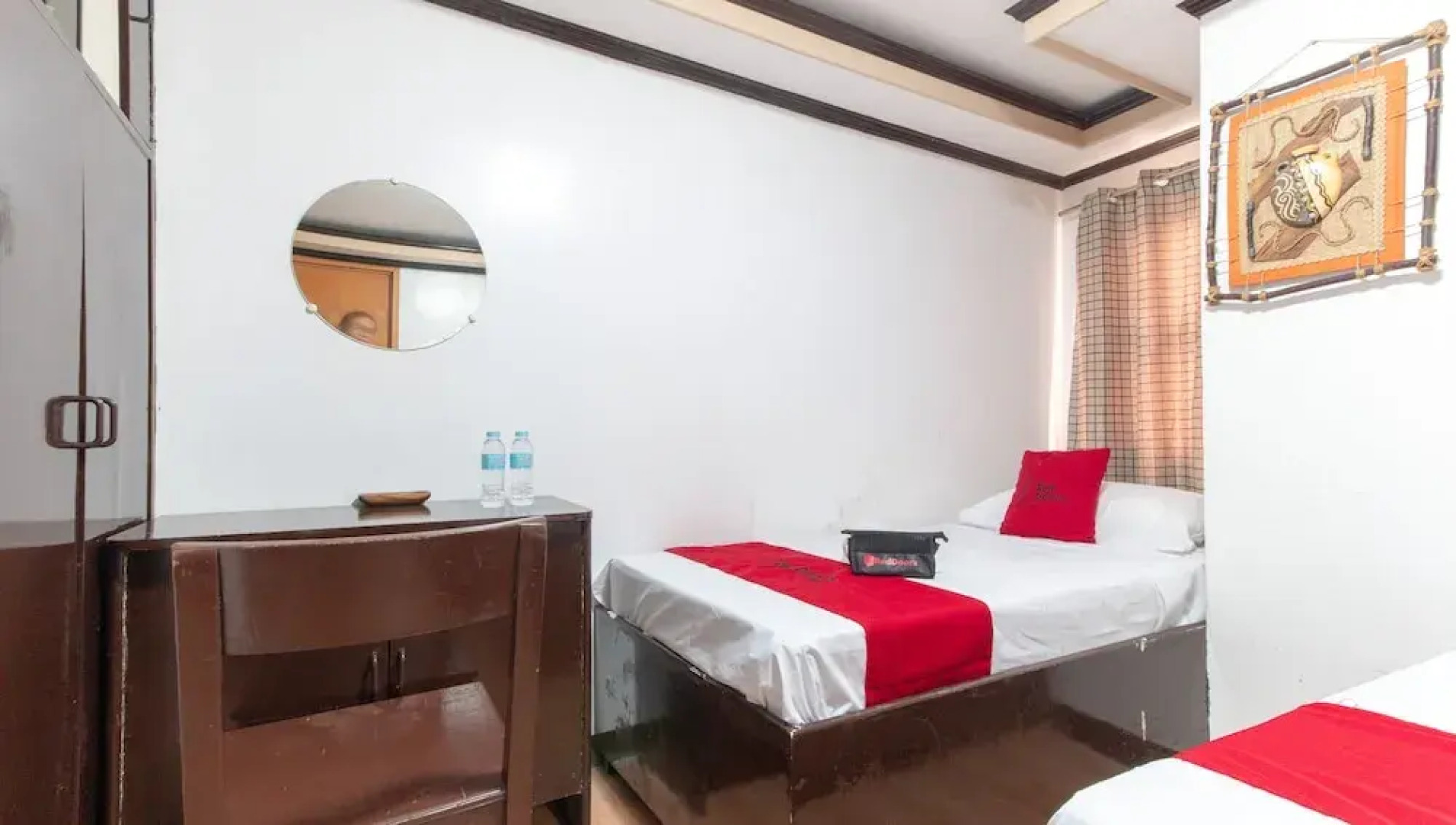 RedDoorz @ Real Street Tacloban