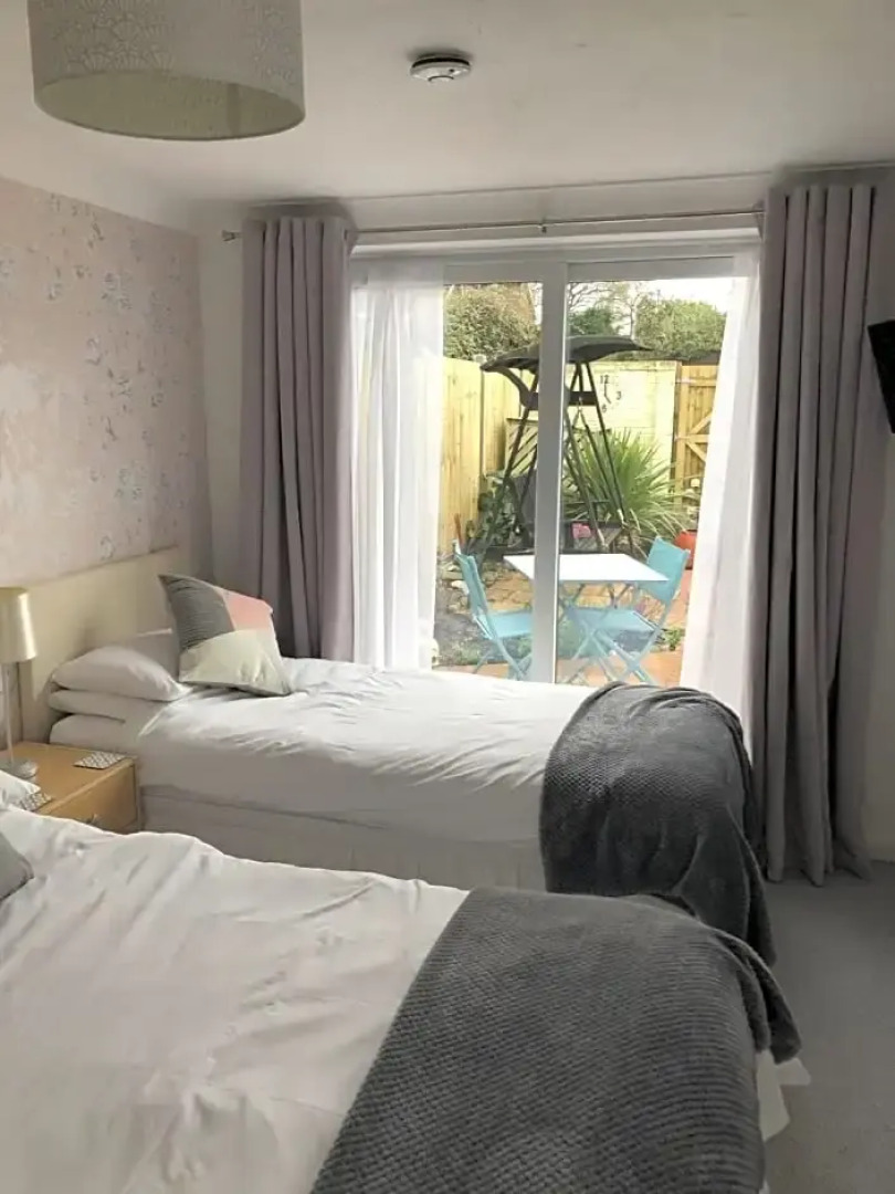 Basingstoke En Suite Room in Garden Annex