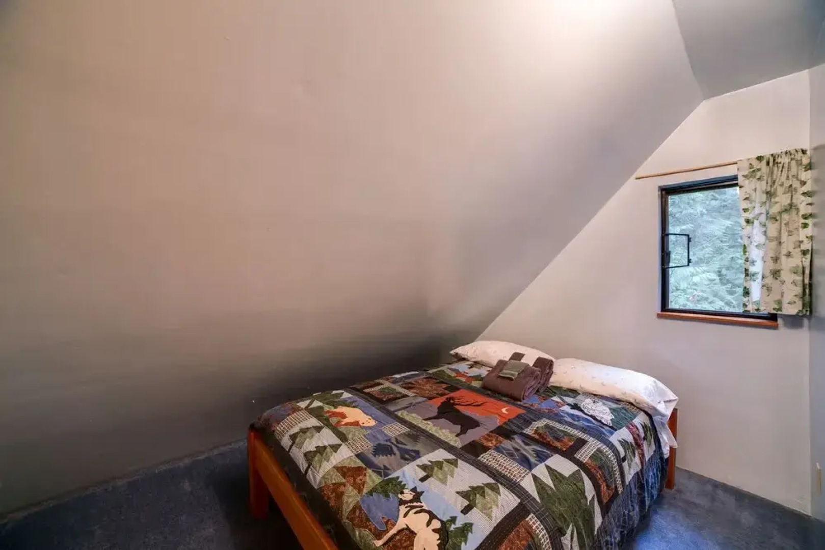 67MF- Hot Tub - Pets Ok - BBQ - Sleeps 5