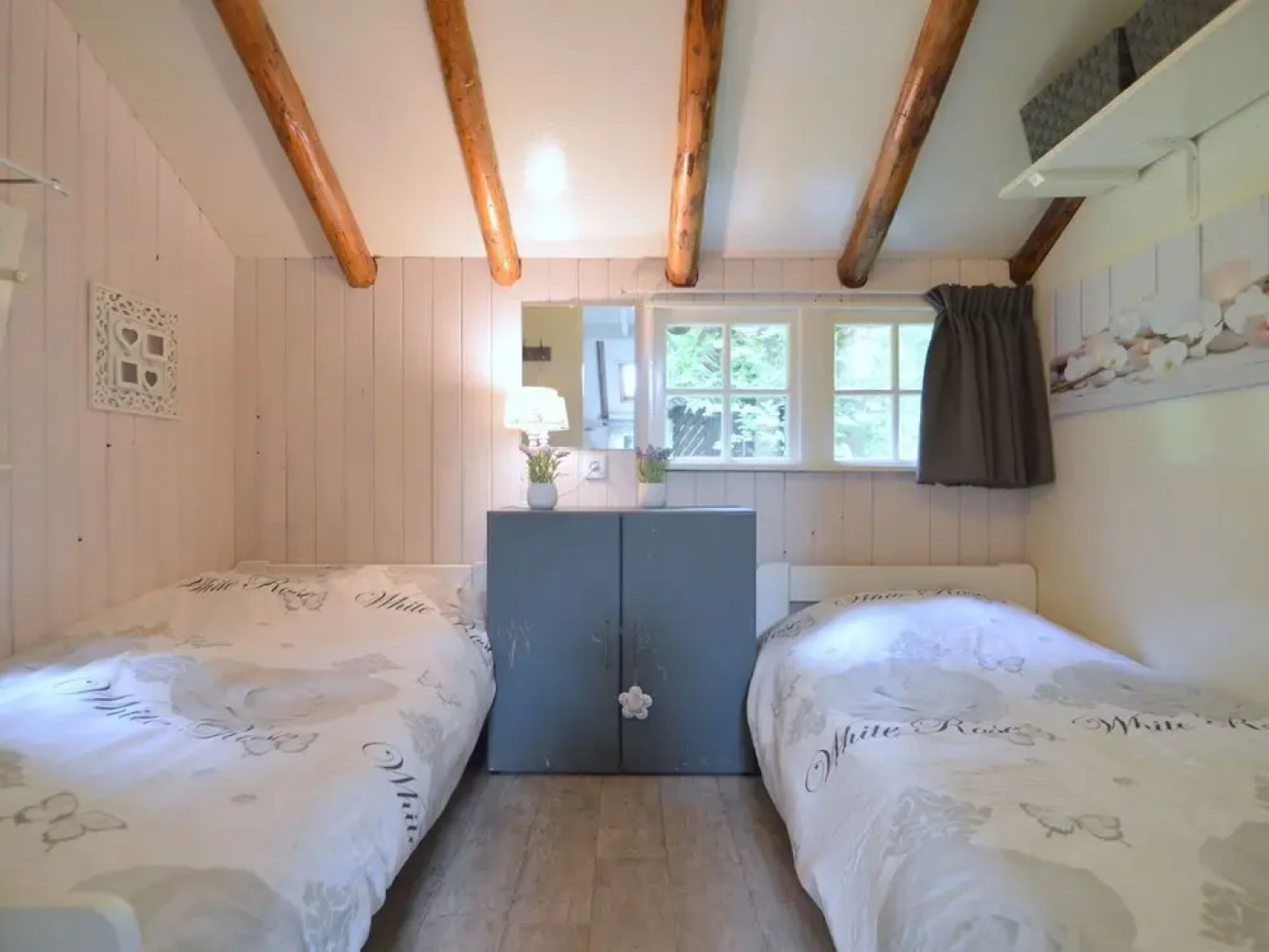 Charming Holiday Home in Hellendoorn Amidst the Forest