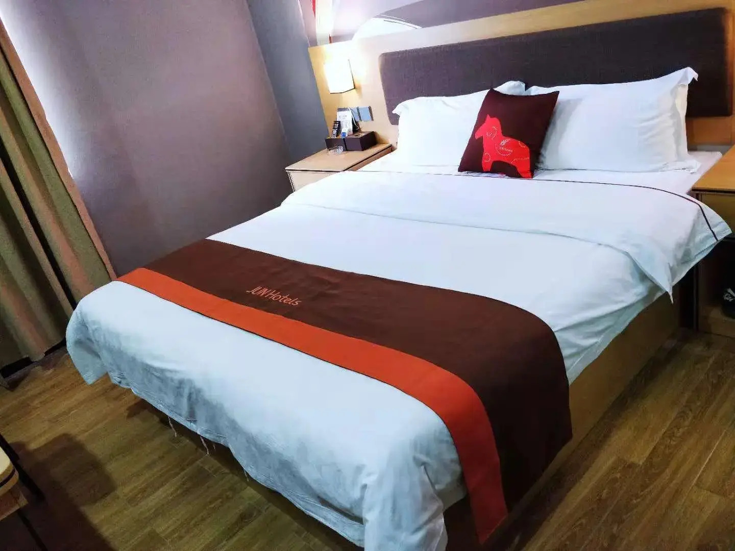 Jun Hotel Guangdong Zhanjiang Suixi County Quanfeng Square