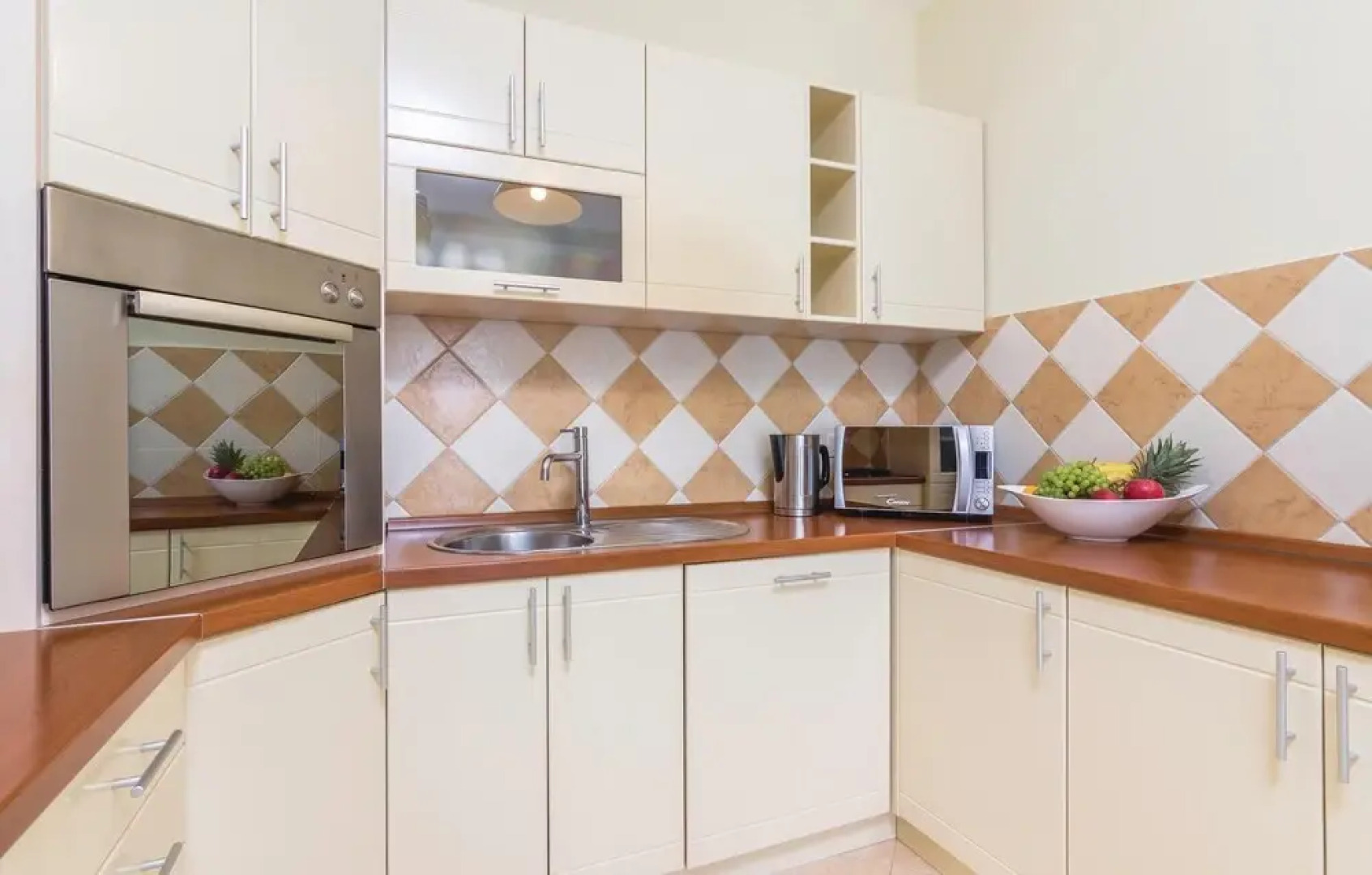 Beautiful Home in Buje With Wifi and 4 Bedrooms