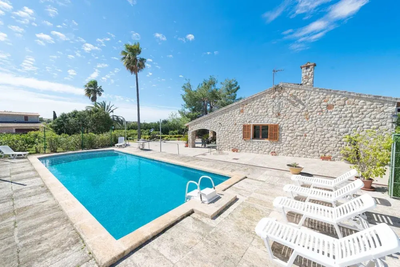 ES Cantó DES Morés