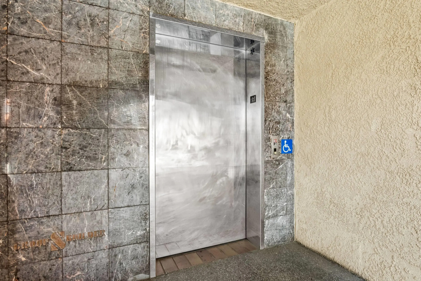 Days Inn by Wyndham Fontana / Rialto