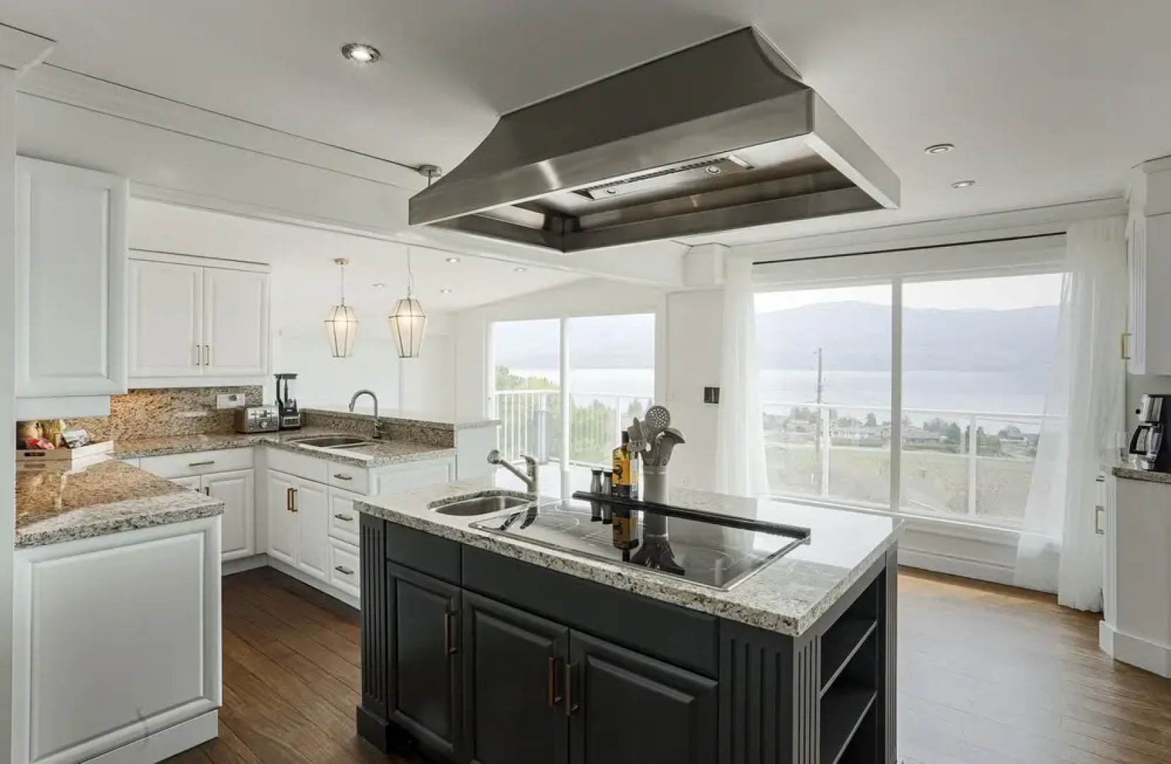 Stunning Views of the Okanagan Lake