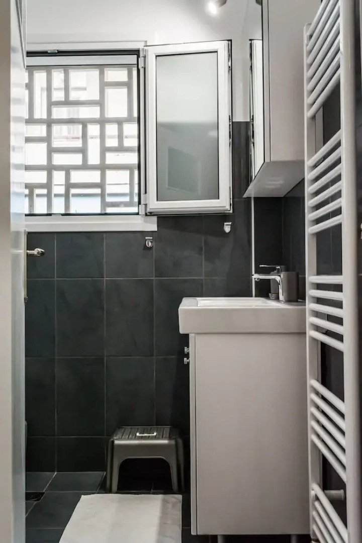 3bedroom Apartment Next To Panormou Metro Station