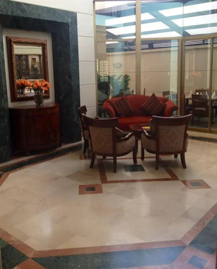 La Colina Suites Hotel