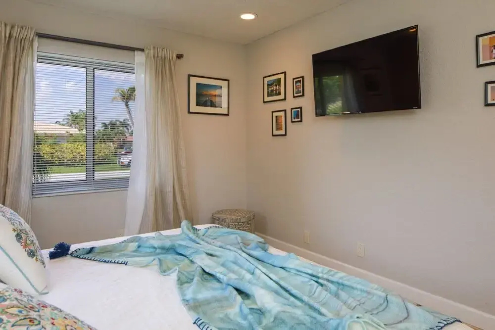 Golfview - Short Term Rental Certified by Weston. Private & Sanitized, Perfect for Social Distancing & Working From Home. Self Check-in. Private Pool, Pet Friendly. Super-host Support