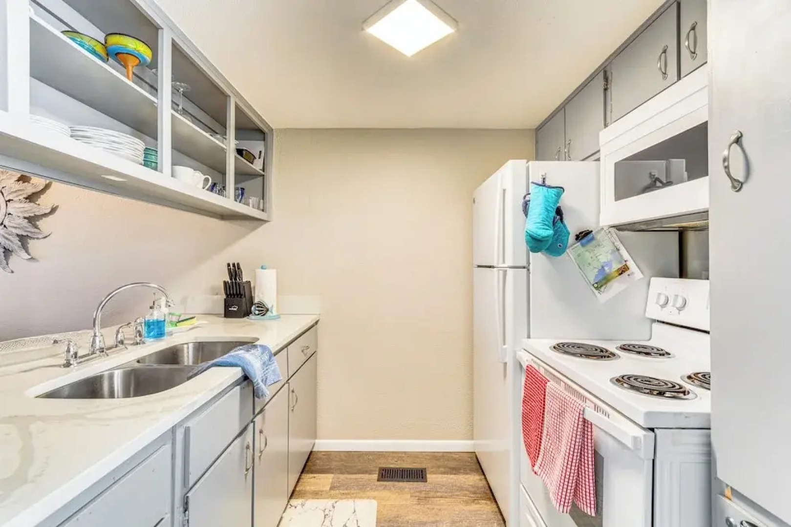 4 Mi to Greers Ferry Lake: Condo w/ Deck & Balcony