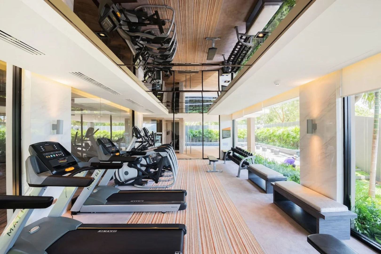 Favstay - The Base Uptown Phuket