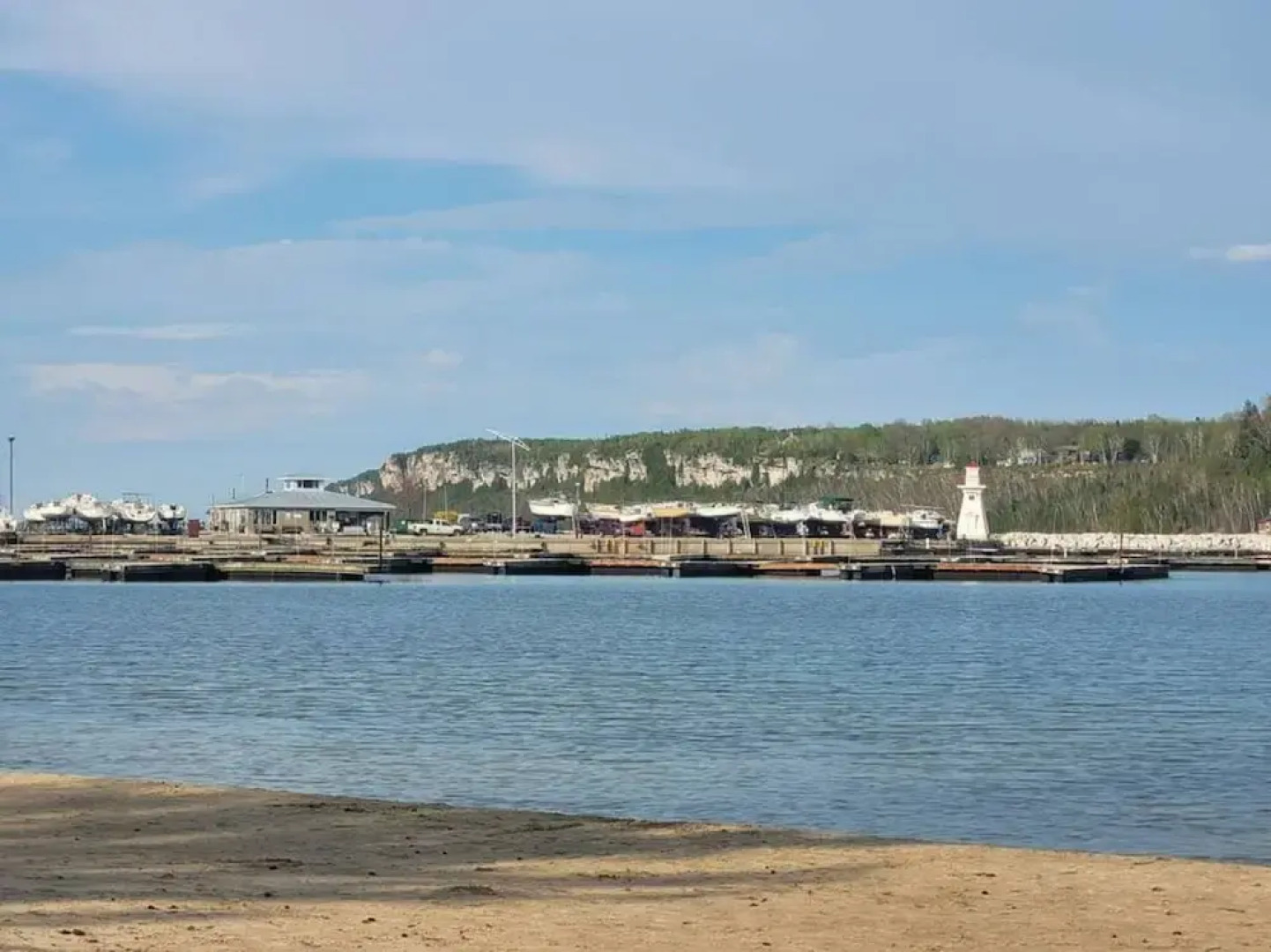 Family Friendly Cottage Walking Distance to Lions Head Beach