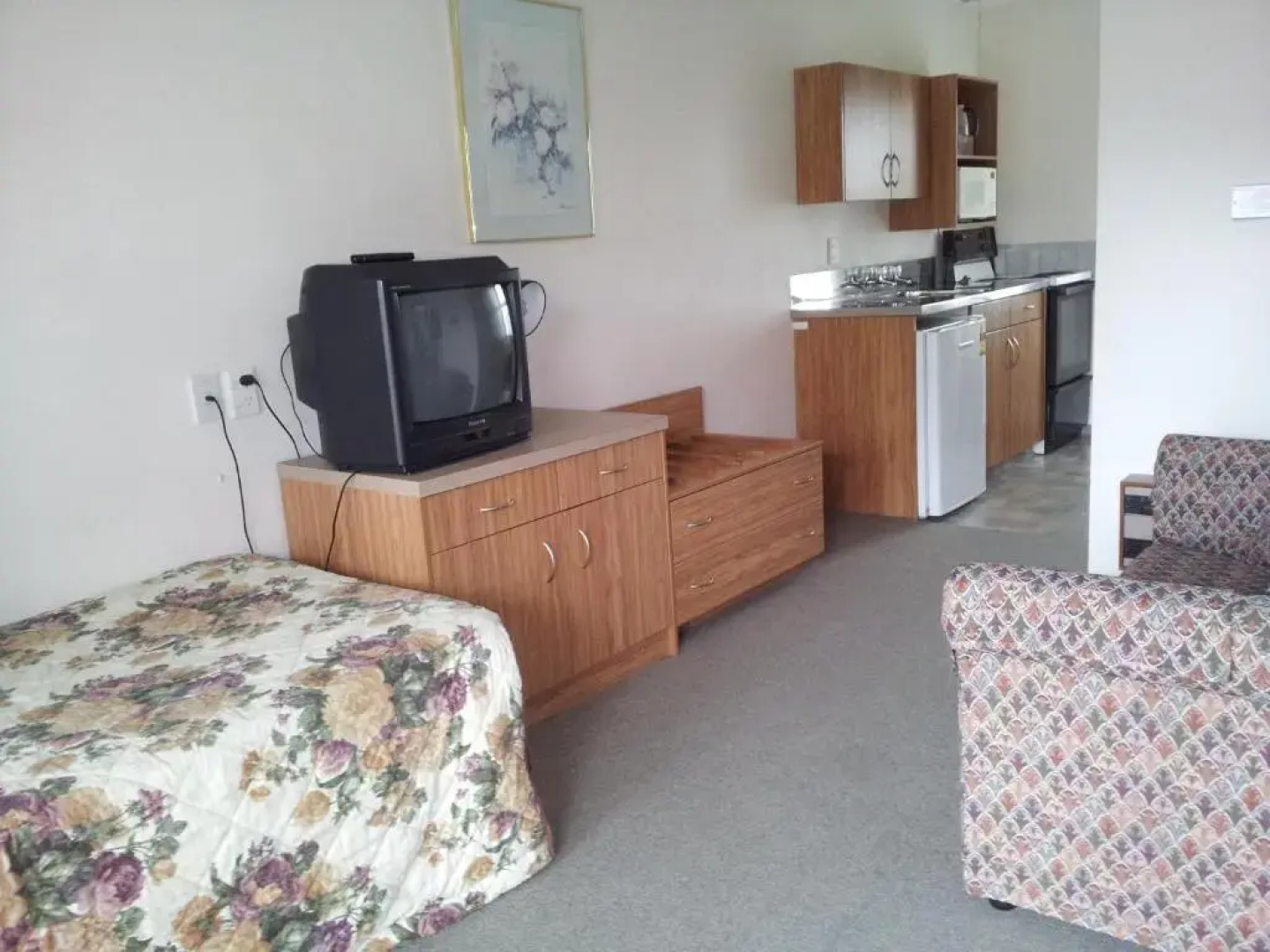 Ace High Motor Inn