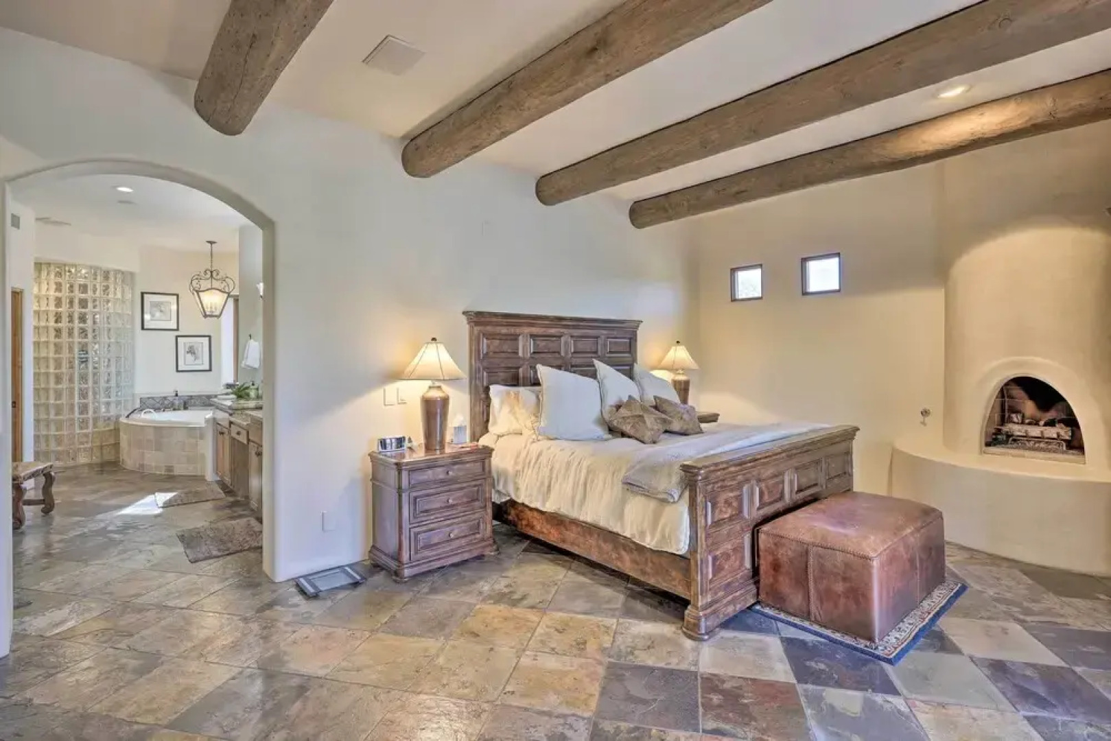 Cave Creek Oasis w/ Putting Green, Spa & Mtn View!