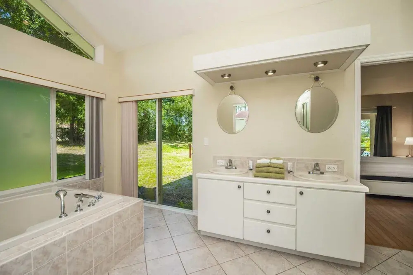 Swiss 65 - Lake Denise