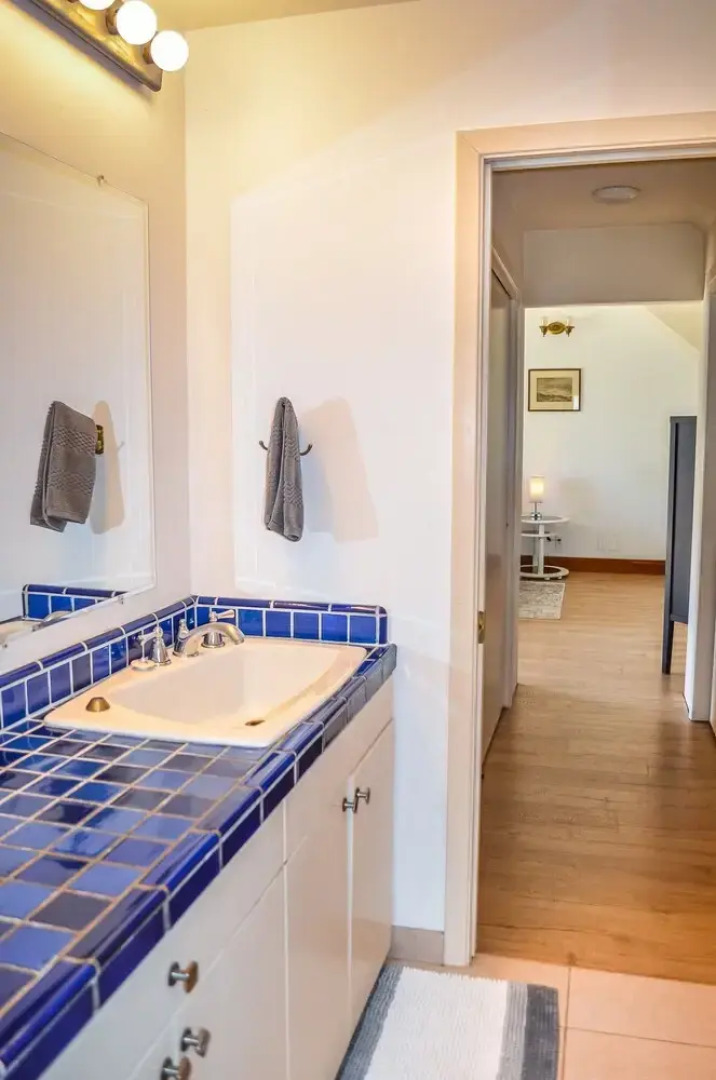 Headlands Inn Bed & Breakfast