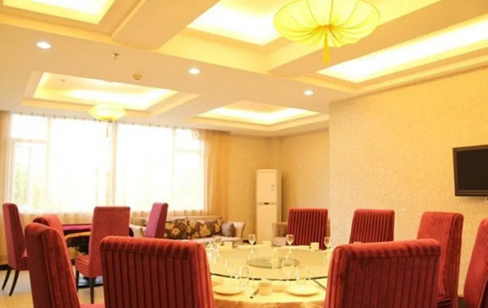 Ronghe Holiday Hotel