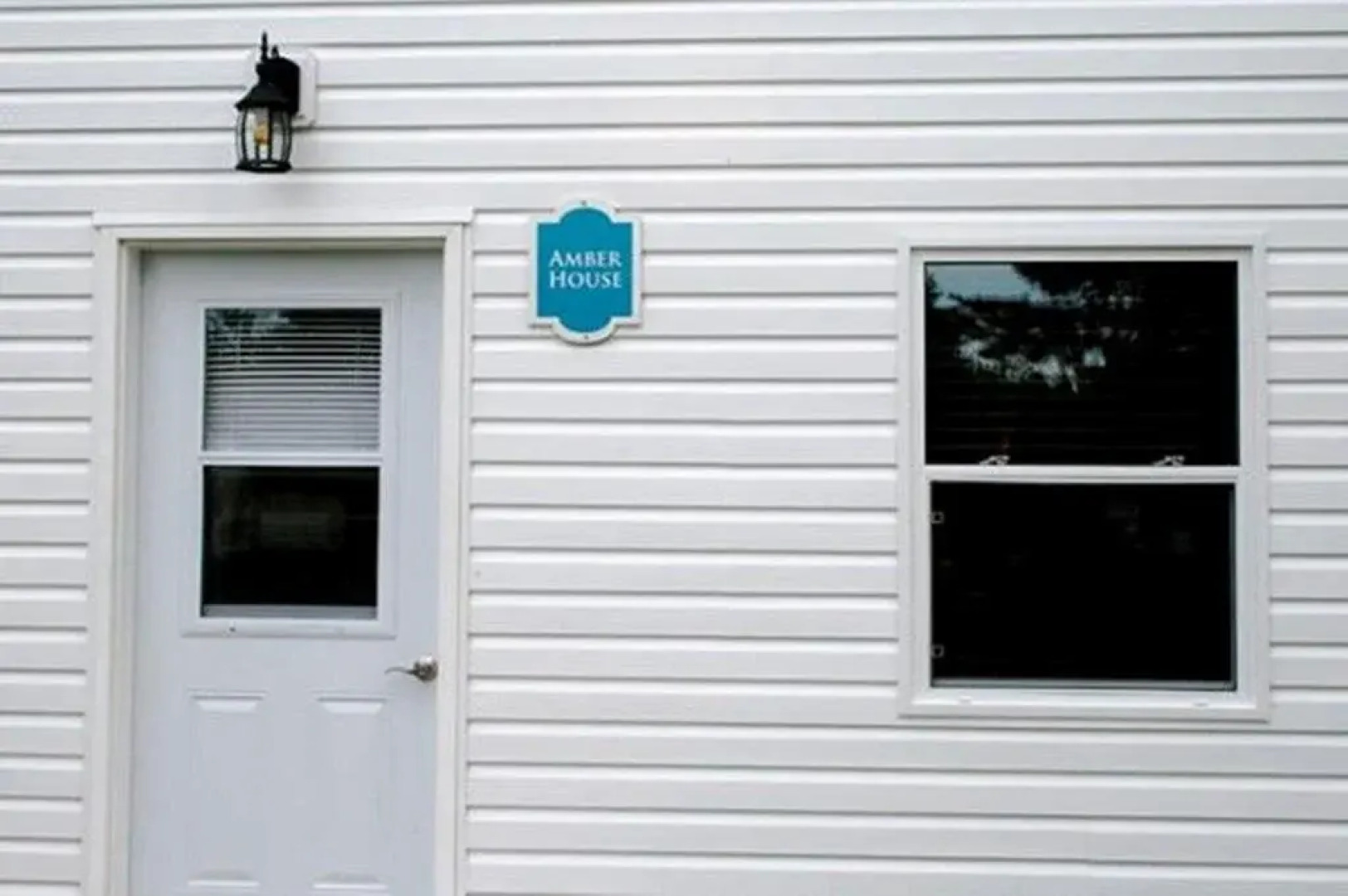 Lanes Riverhouse Inn & Cottages