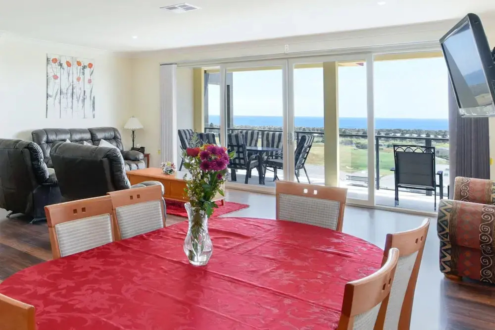 The Oasis - 6 Turnberry Drive, Links Lady Bay