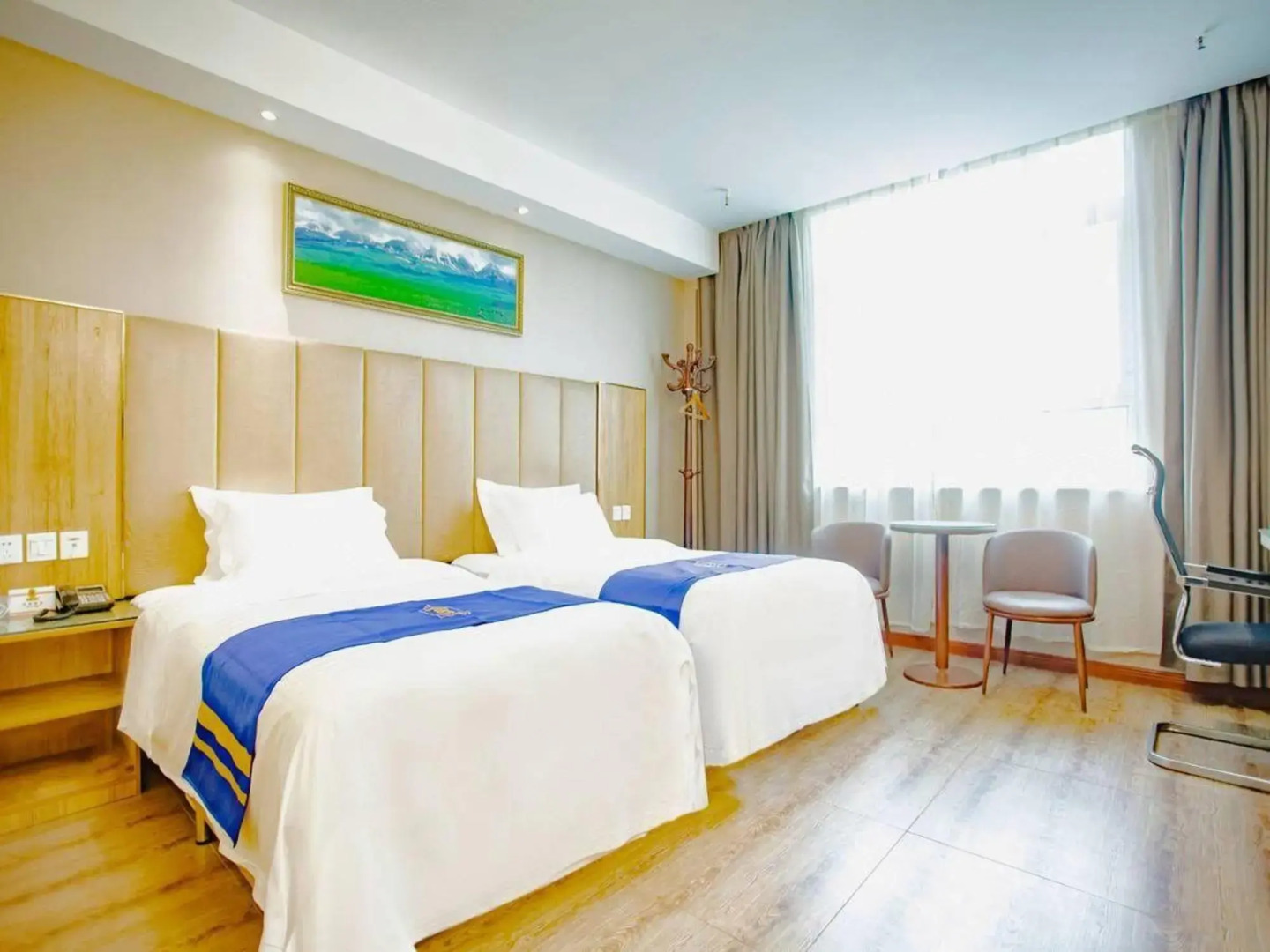 Super 8 by Wyndham Hetian Tuan Jie Square