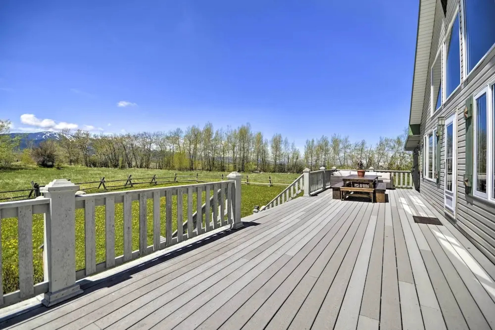 The Front Porch 20-acre Country Home w/ Mtn View