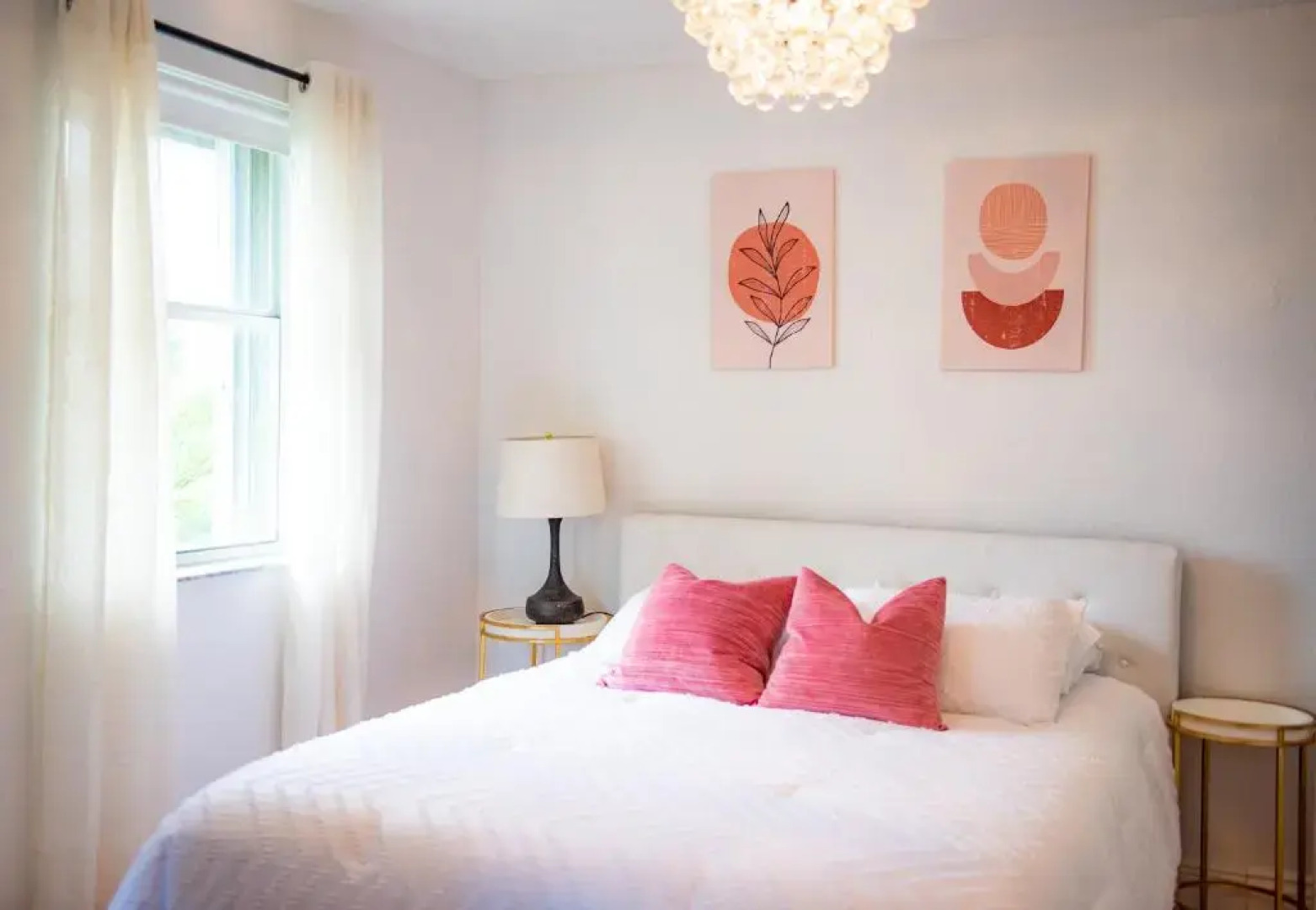 Lux 3 bedroom townhouse 1 block from the beach