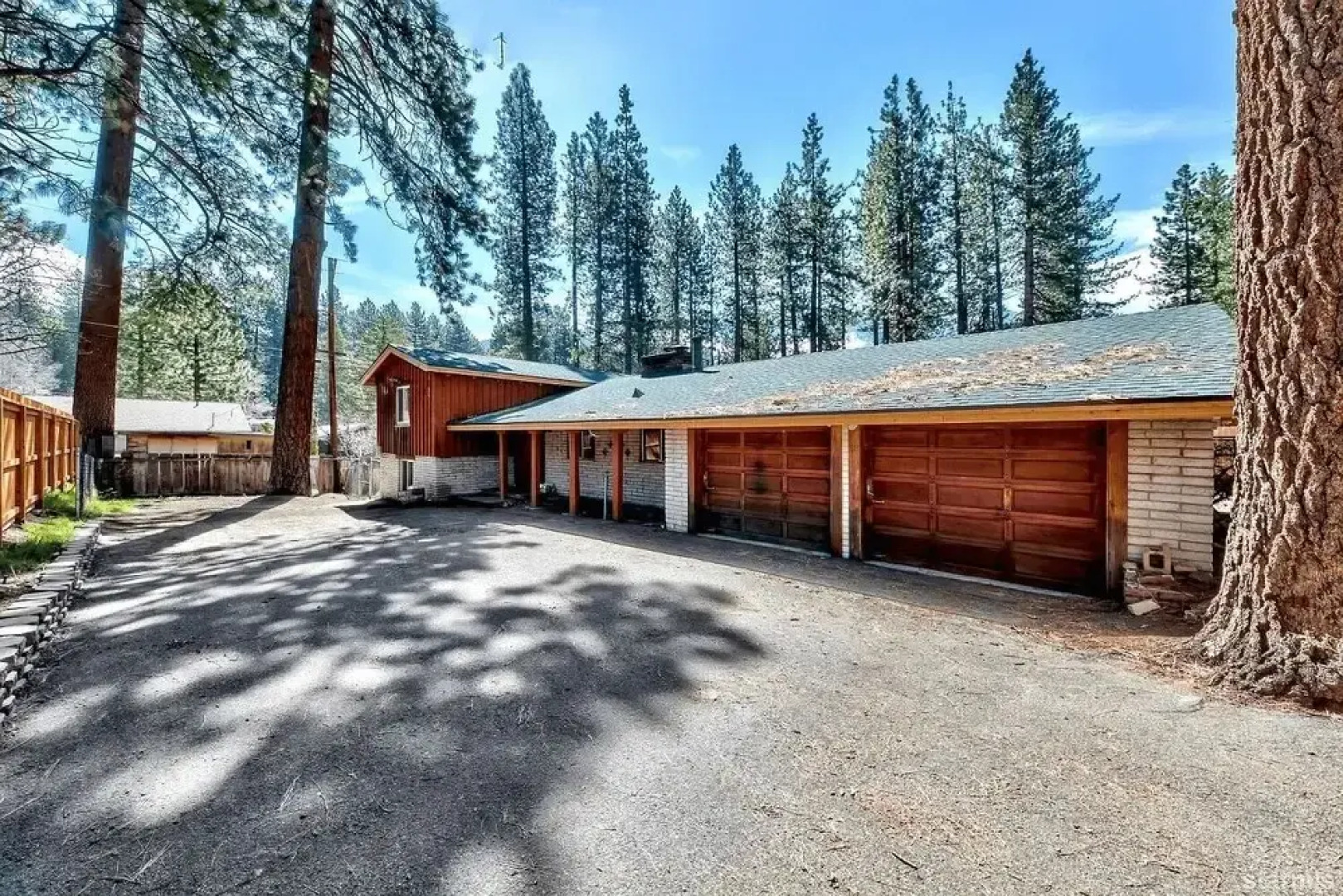 South Tahoe Rustic Home! Sleeps Over 10! 5 Bedroom Home by Redawning