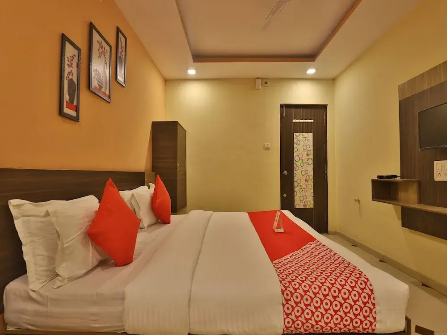 OYO 11867 Hotel Nilkanth Inn
