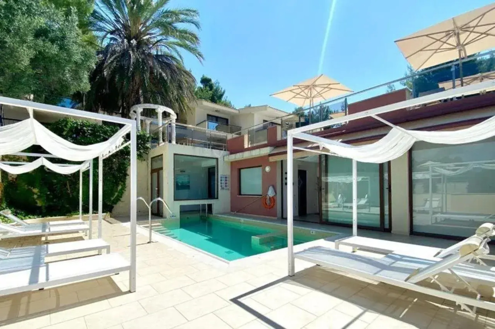 Greek Pride Cronwell Rahoni