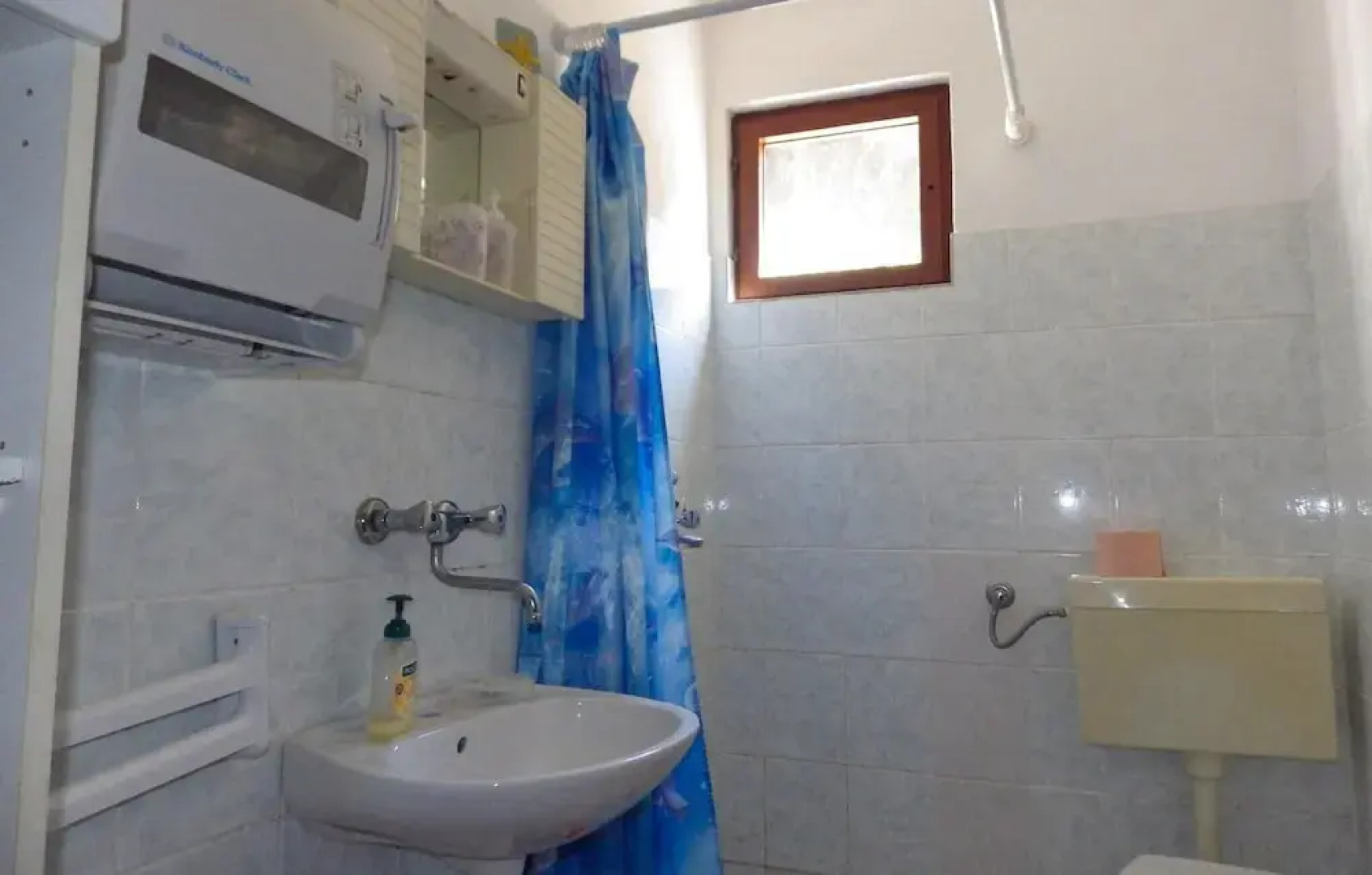 Amazing Home in Pupnat With 4 Bedrooms