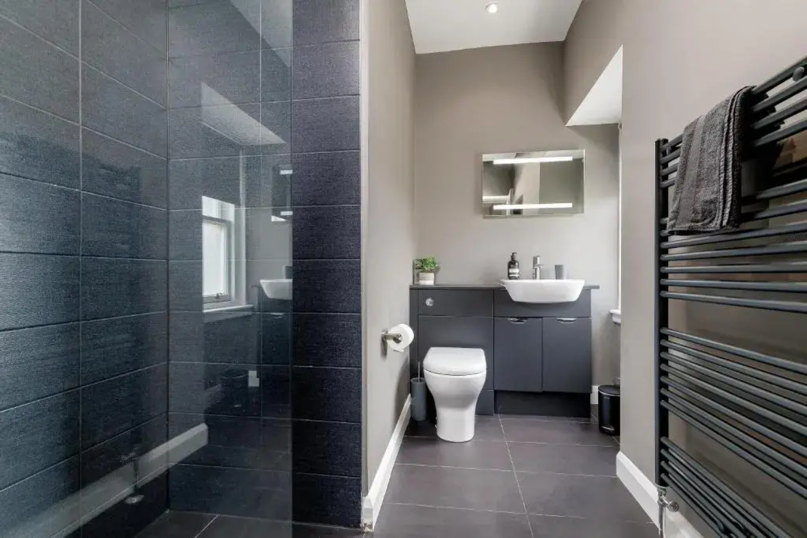 Newly Renovated Early 19th Century Cottage With Hot-tub