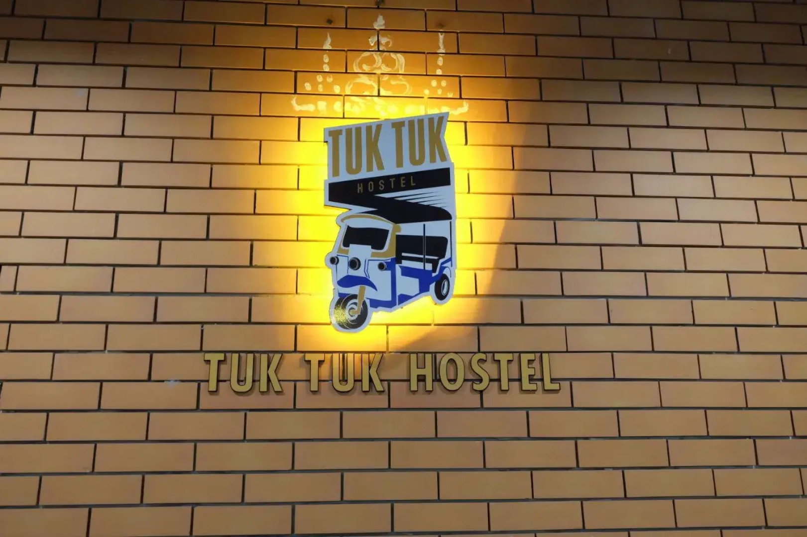 Tuk Tuk Hostel