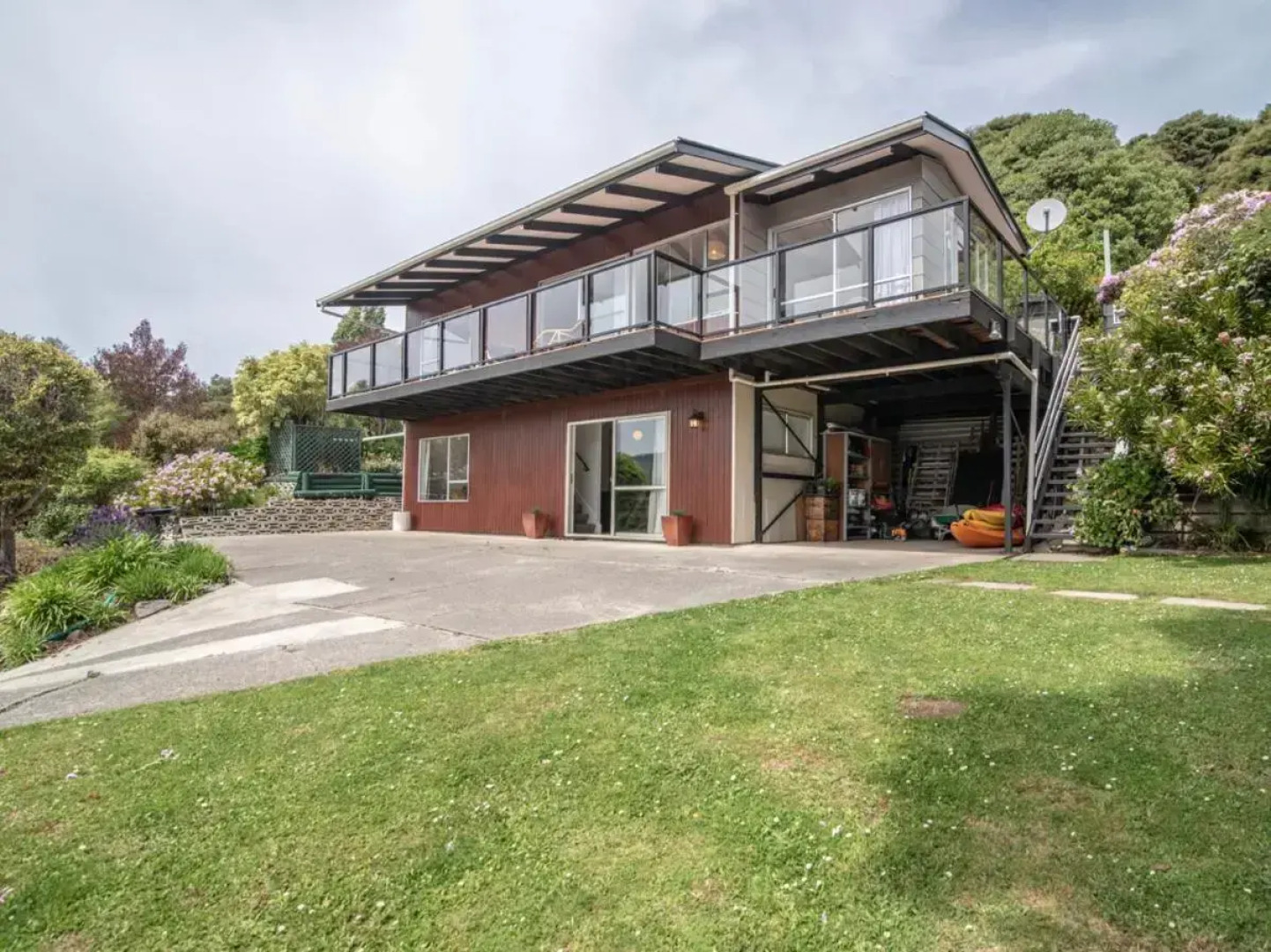 Kingfisher's Perch - Takamatua Holiday Home