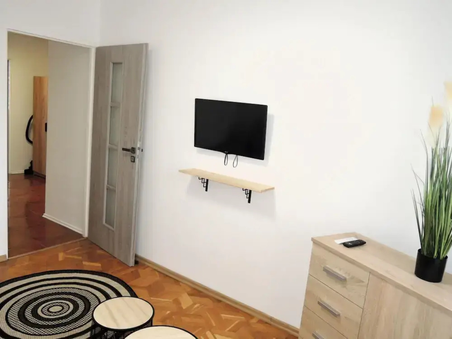 Large Holiday Apartment With a Garden in Stepnica