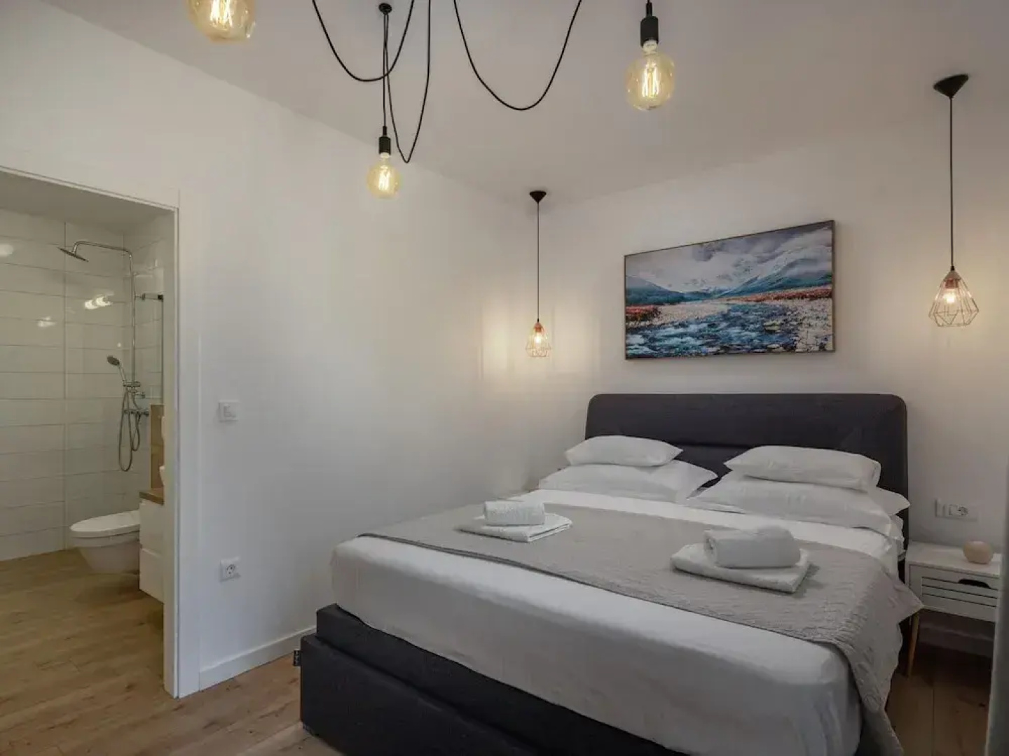 Modern Countryside Villa Near the Sea, Private Swimming Pool, Lovely Guesthouse