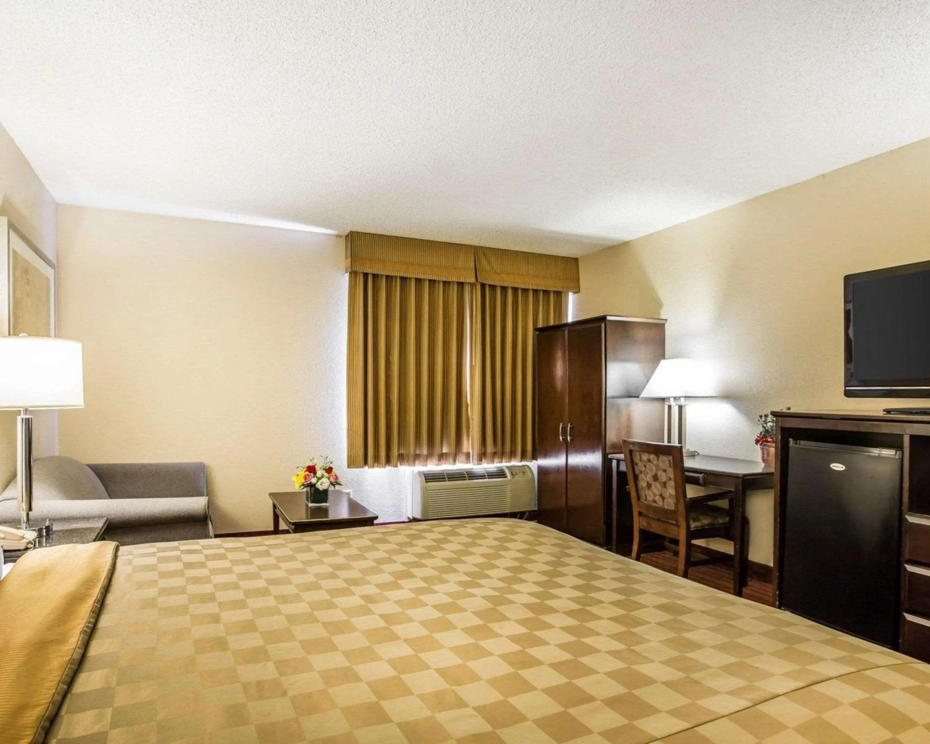 California Inn and Suites Bakersfield